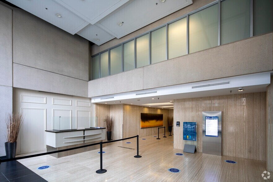 40 Eglinton Ave E, Toronto, ON à louer - Hall d’entrée - Image 2 de 2