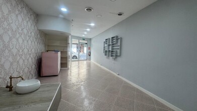 Retail in Reus, Tarragona for lease Interior Photo- Image 2 of 19