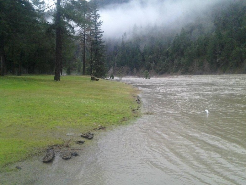 60104 Gordons Ferry Rd, Happy Camp, CA à vendre - Photo du bâtiment - Image 3 de 9