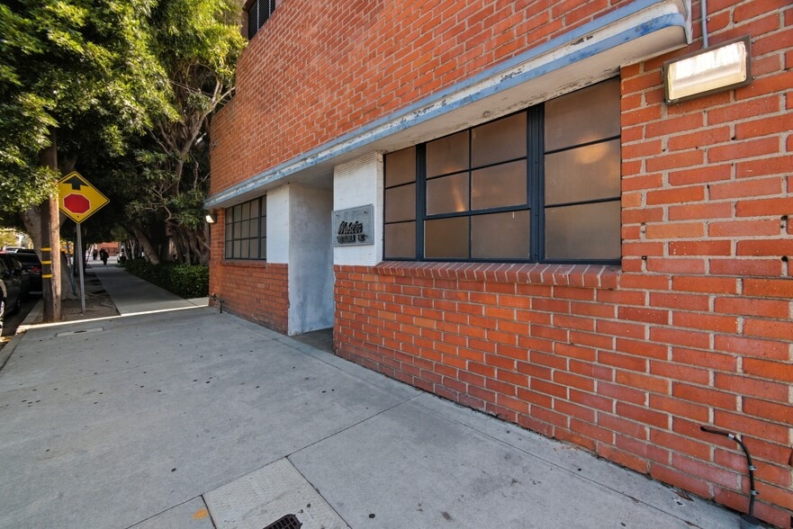 11856 Mississippi Ave, Los Angeles, CA for sale - Building Photo - Image 1 of 25