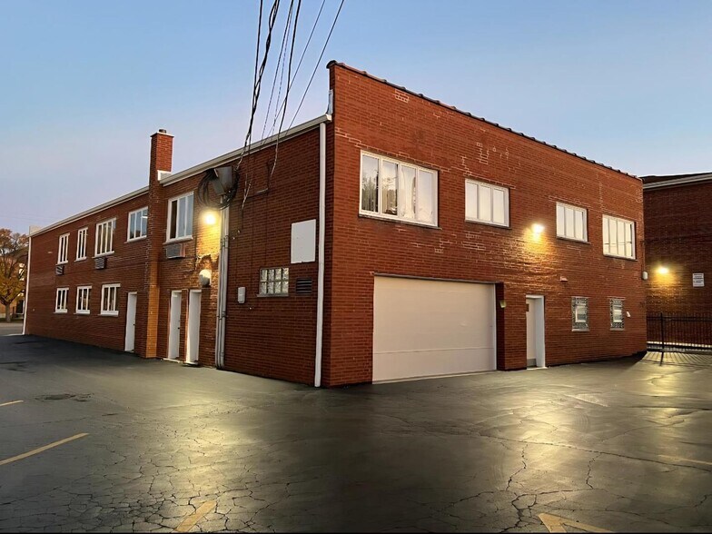 7922 S Pulaski Rd, Chicago, IL à vendre - Photo du bâtiment - Image 3 de 24