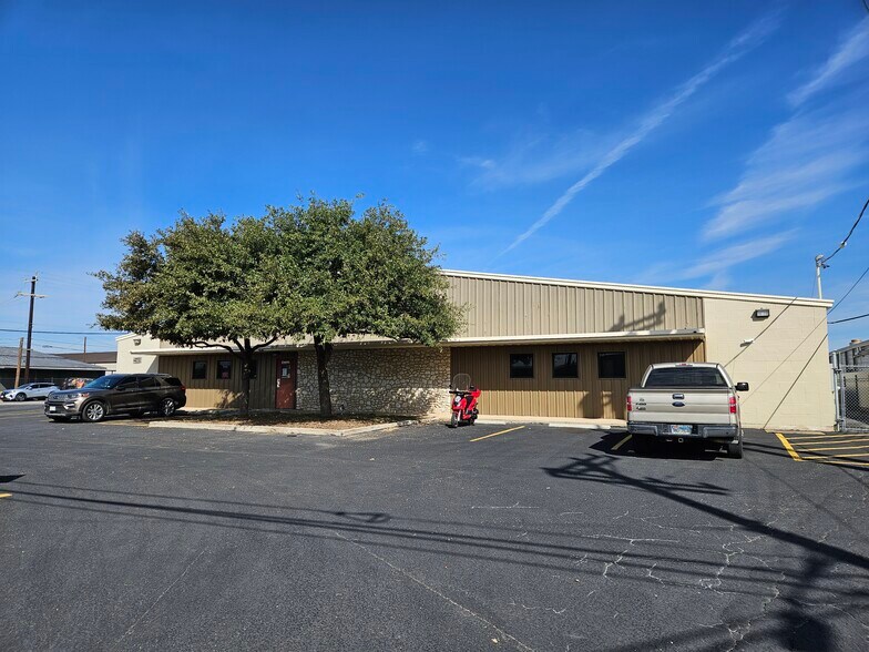 2103 Danbury St, San Antonio, TX à vendre - Photo du bâtiment - Image 2 de 16