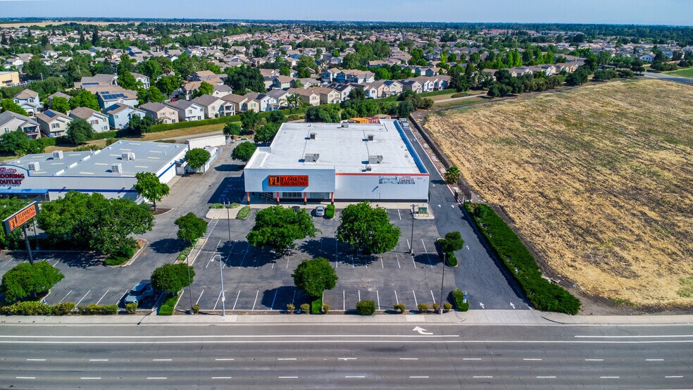 3939 E Hammer Ln, Stockton, CA à vendre - Photo du bâtiment - Image 3 de 12