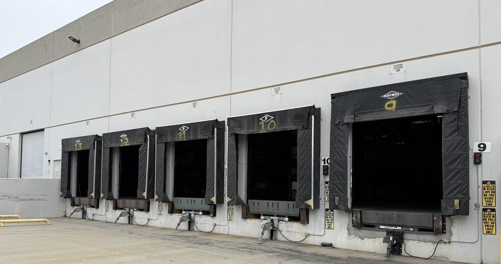 2100 Eastman Ave, Oxnard, CA for lease - Building Photo - Image 3 of 4