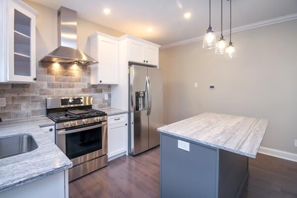 43 Cypress St, Watertown, MA à vendre - Photo du bâtiment - Image 3 de 47