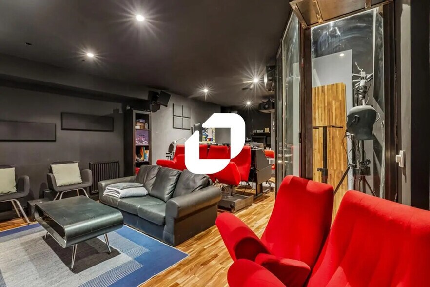 42 Rue Des Vinaigriers, Paris for lease - Building Photo - Image 3 of 15