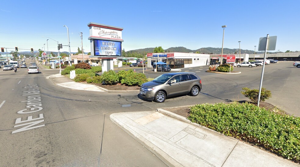 250 NE Garden Valley Blvd, Roseburg, OR for lease - Building Photo - Image 2 of 11