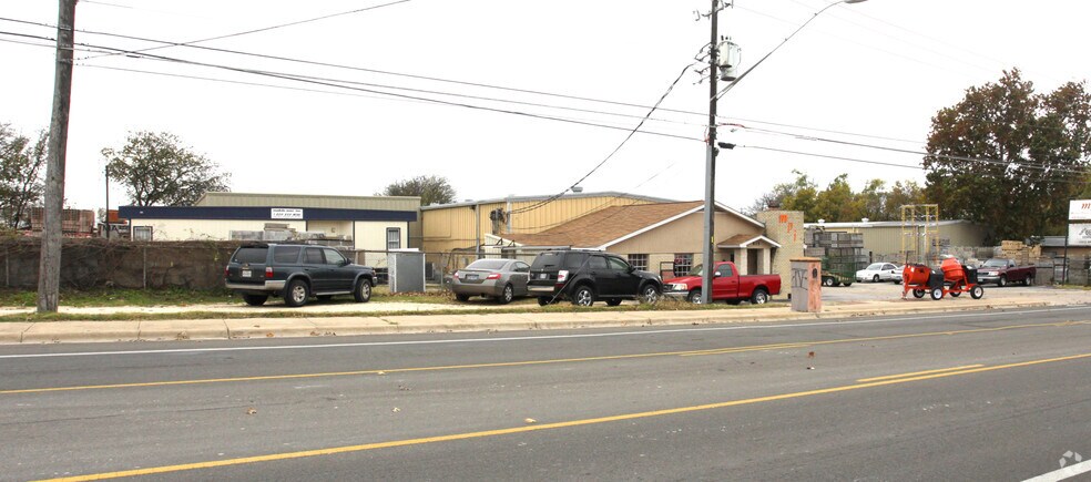 835 Kramer Ln, Austin, TX à vendre - Photo du bâtiment - Image 2 de 3