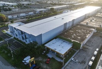 4995 NW 77th Ave, Miami, FL à louer Aérien- Image 2 de 5