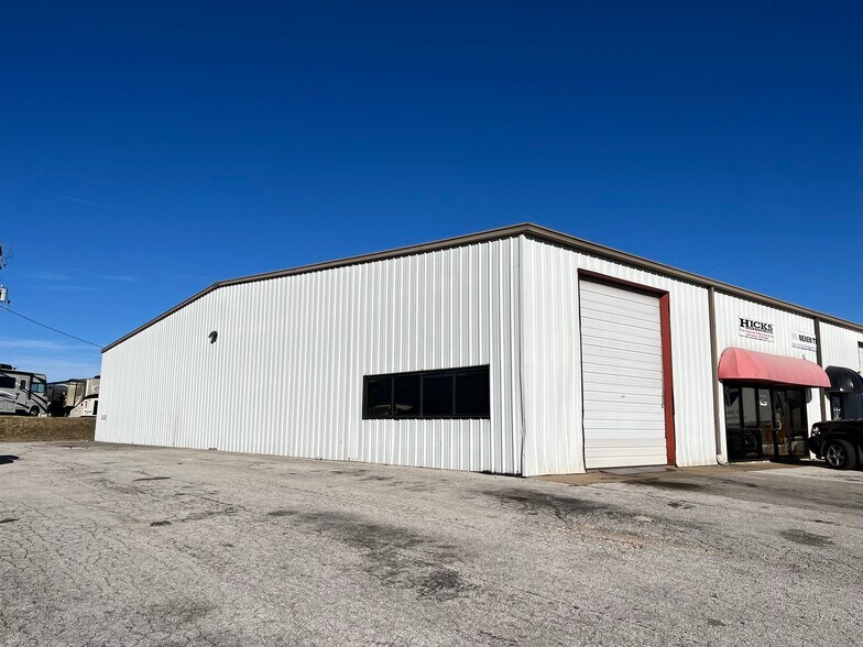 1641-1653 W Lloyd St, Ozark, MO à louer - Photo du bâtiment - Image 2 de 5