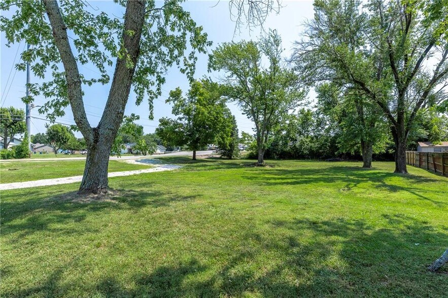 1006 NE 2nd St, Bentonville, AR à vendre - Photo principale - Image 1 de 18