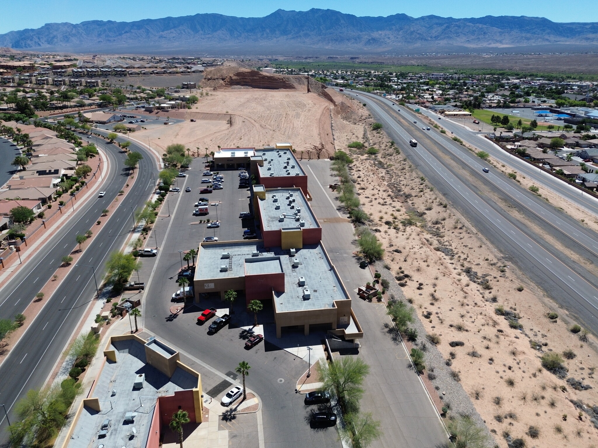 550-570 W Pioneer Blvd, Mesquite, NV for lease Primary Photo- Image 1 of 11