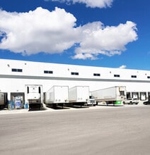 5675 58 Av SE, Calgary, AB à louer Photo du bâtiment- Image 2 de 6