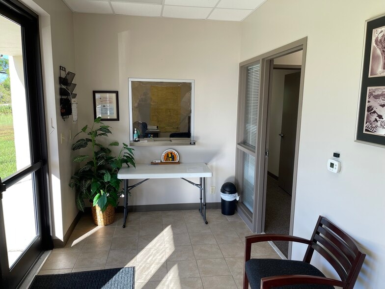 3205 Beck Blvd, Naples, FL for sale - Interior Photo - Image 3 of 18