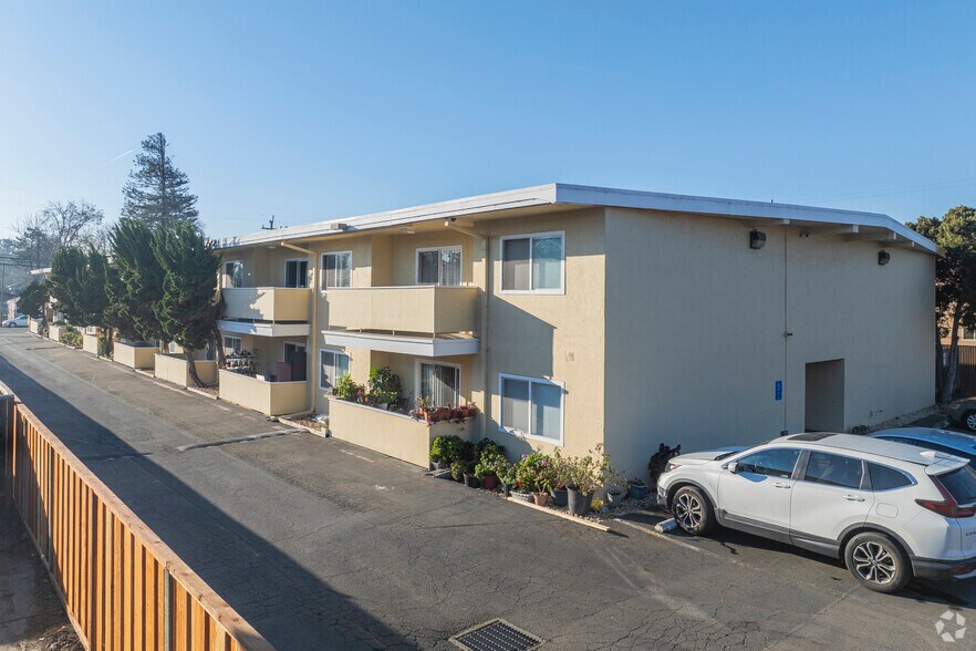 2615 Marina Blvd, San Leandro, CA à vendre - Photo du bâtiment - Image 2 de 24