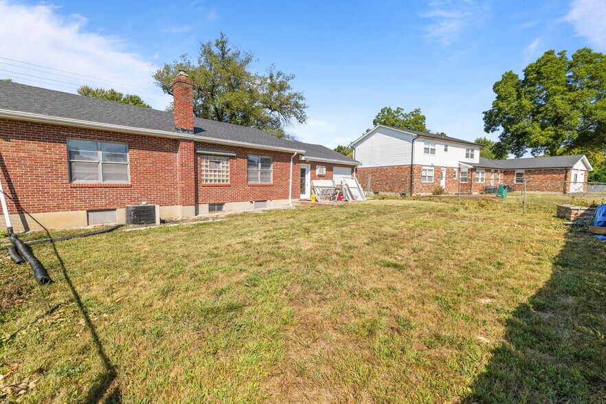 10236 Halls Ferry Rd, Saint Louis, MO à vendre - Photo du bâtiment - Image 3 de 14