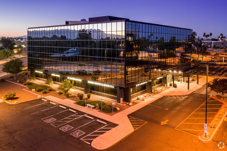 333 N Wilmot Rd, Tucson, AZ à louer - Photo du bâtiment - Image 2 de 5