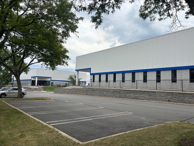 121 W Ethel Rd, Piscataway, NJ for lease - Building Photo - Image 2 of 2