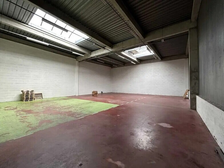 15 Rue Jean Zay, Saint-Priest à louer - Photo du bâtiment - Image 3 de 21