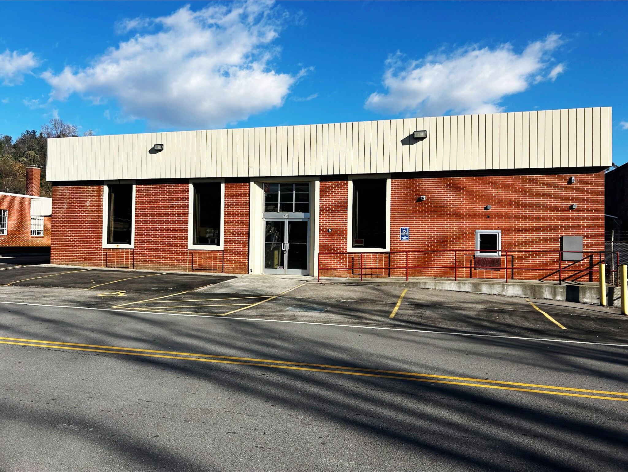 40 Main St, Boones Mill, VA à vendre Photo du bâtiment- Image 1 de 1