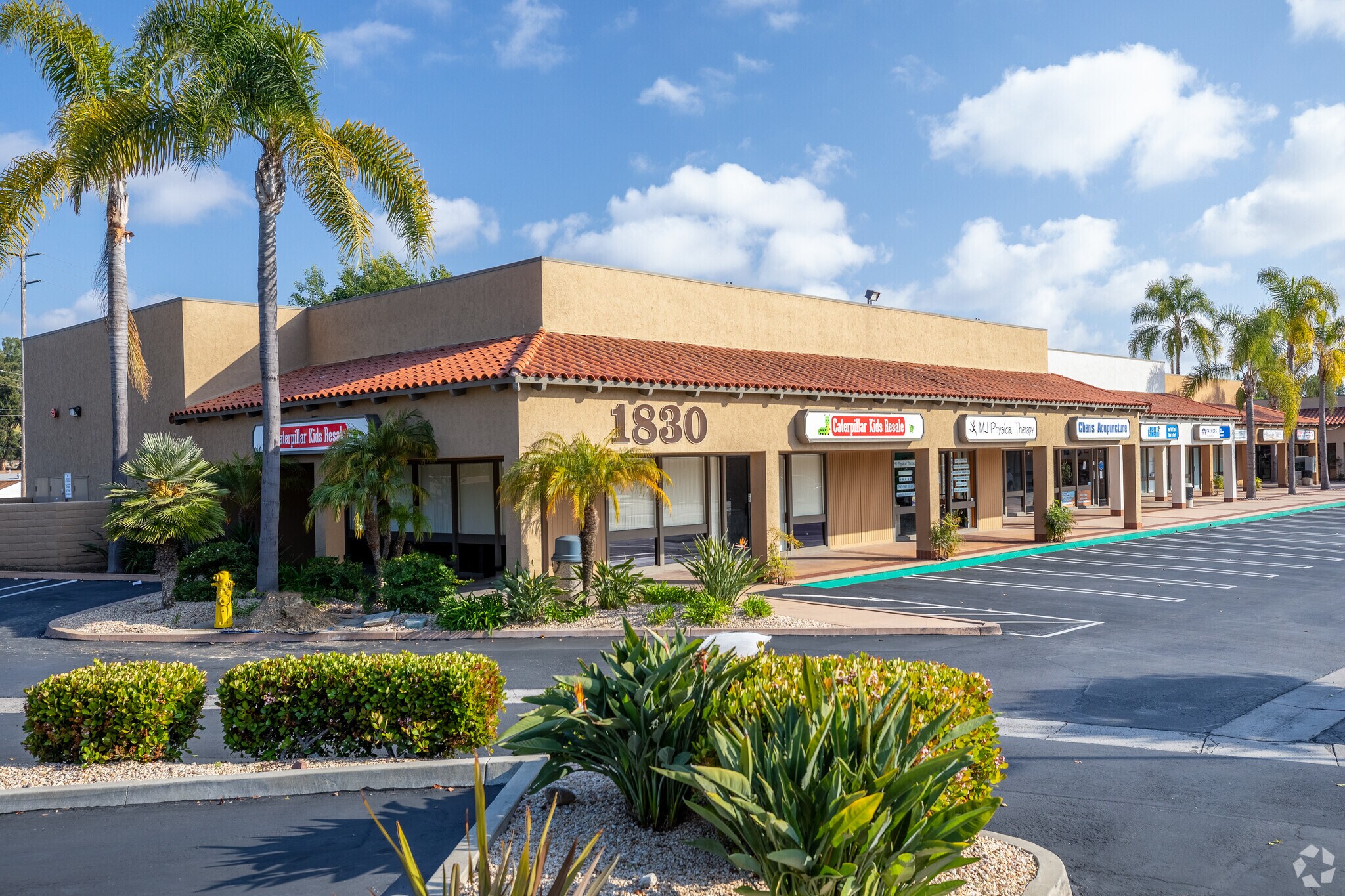 1830-1876 Hacienda Dr, Vista, CA for lease Primary Photo- Image 1 of 3