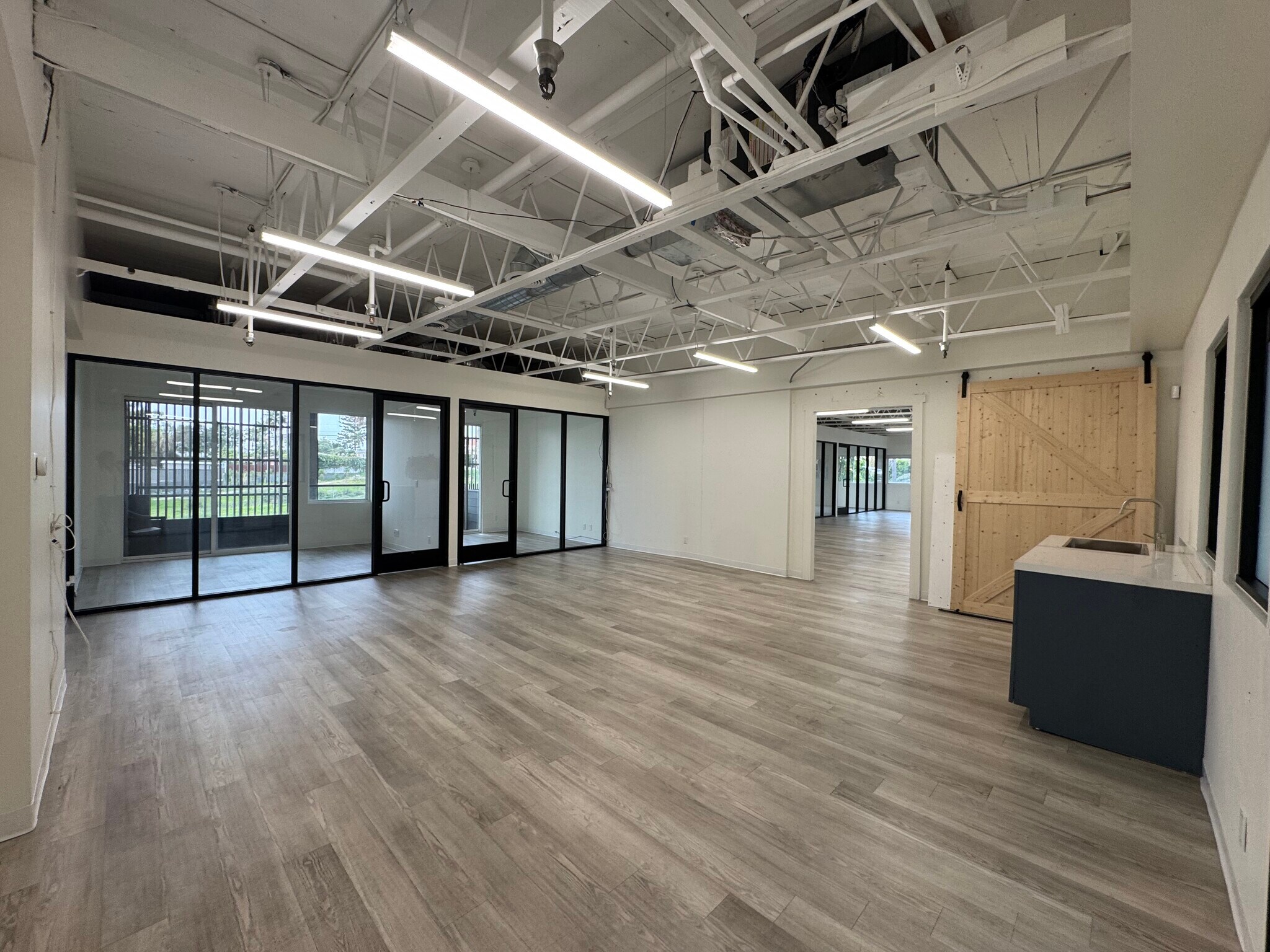 2110 S Coast Hwy 101, Oceanside, CA for lease Interior Photo- Image 1 of 5