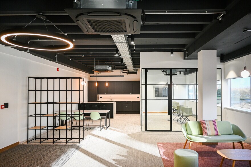 Elder Gate, Milton Keynes à louer - Photo du bâtiment - Image 2 de 29