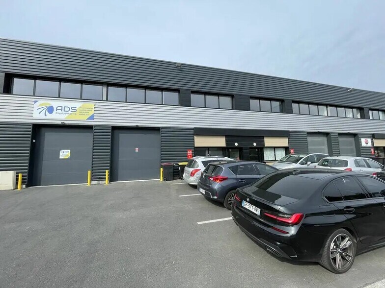 Flex in Aulnay-sous-Bois for lease - Building Photo - Image 1 of 6