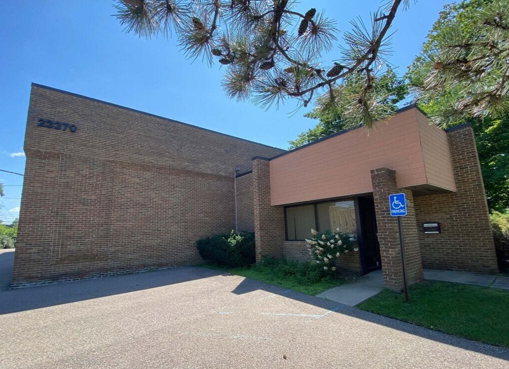 23370 Commerce Dr, Farmington Hills, MI for lease Building Photo- Image 1 of 1