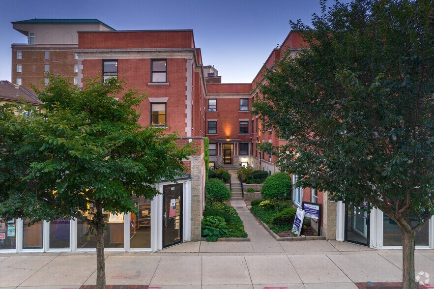 716 Clark St, Evanston, IL à louer - Photo principale - Image 1 de 10