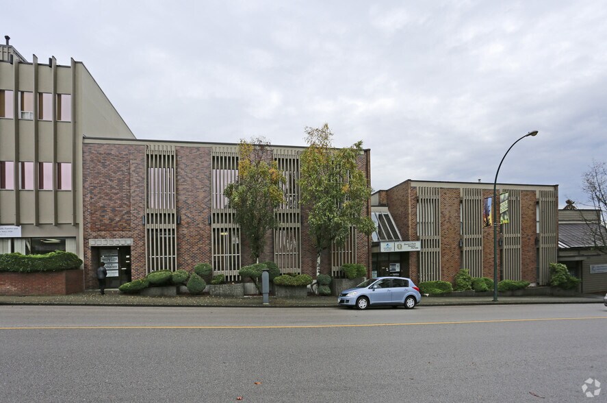 313 Sixth St, New Westminster, BC à louer - Photo du bâtiment - Image 2 de 4