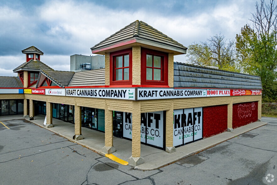 666 Woolwich St, Guelph, ON for lease - Primary Photo - Image 1 of 8