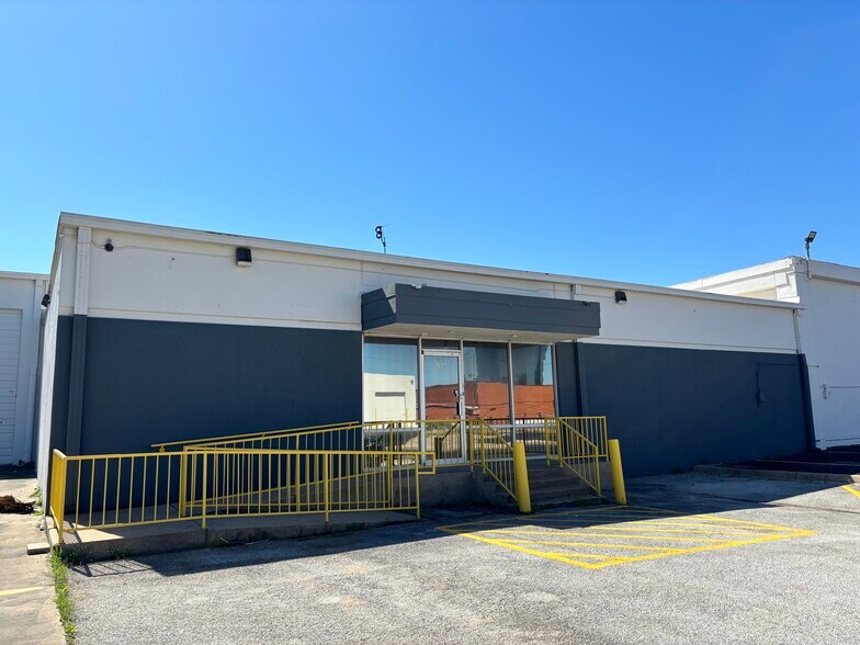 812 E 9th St, Fort Worth, TX à louer - Photo du bâtiment - Image 3 de 9