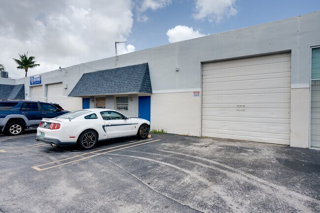 Plus de détails pour 12110-12158 SW 114th Pl, Miami, FL - Industriel à louer