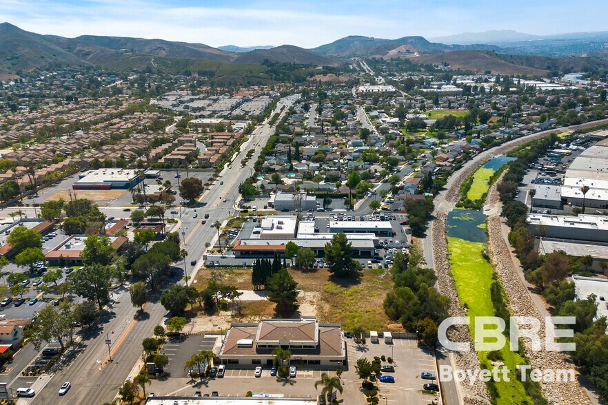 525 E Los Angeles Ave, Simi Valley, CA à vendre - Photo du bâtiment - Image 3 de 20