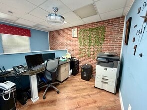 6404 Manatee Ave W, Bradenton, FL for lease Interior Photo- Image 2 of 8