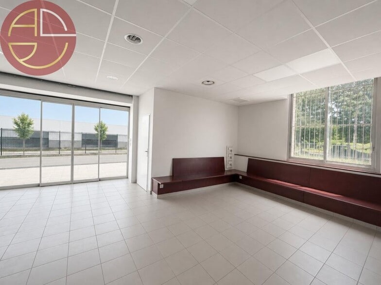 Retail in Toulouse for lease - Lobby - Image 3 of 8