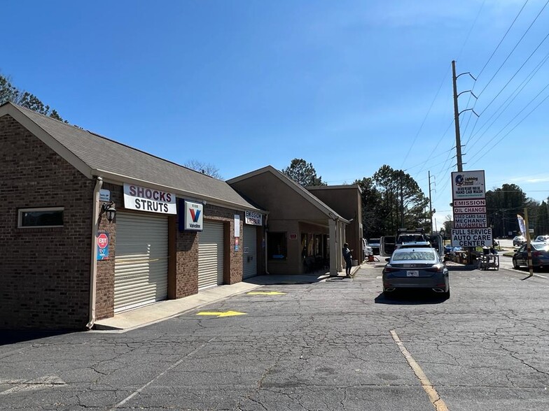 1010 Killian Hill Rd SW, Lilburn, GA for sale - Building Photo - Image 3 of 10