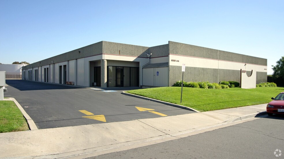 8939 Vernon Ave, Montclair, CA à louer - Photo du bâtiment - Image 3 de 12