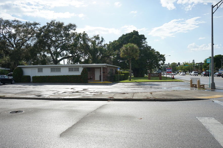 2505 Manatee Ave W, Bradenton, FL for sale - Building Photo - Image 1 of 1