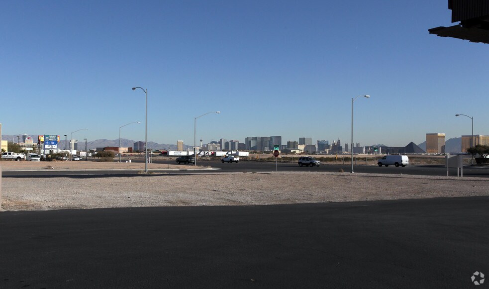 6225 S Decatur Blvd, Las Vegas, NV à louer - Photo du bâtiment - Image 3 de 11