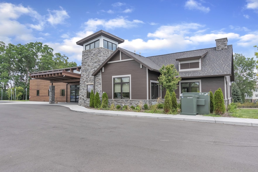 10483 Dixie Hwy, Holly, MI for sale - Building Photo - Image 2 of 3