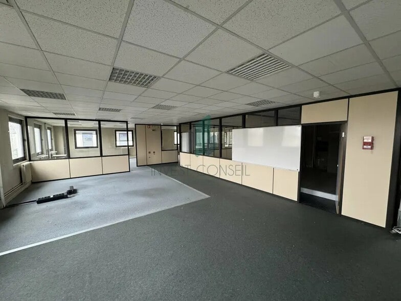 Flex in Cergy for lease - Building Photo - Image 2 of 20