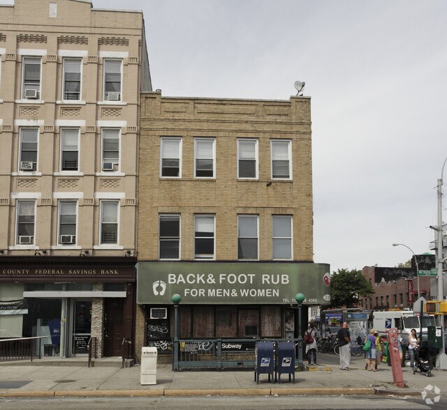 339 Graham Ave, Brooklyn, NY à louer - Photo du bâtiment - Image 2 de 2