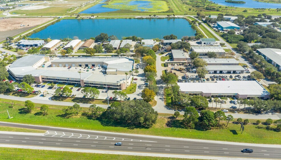 361-407 Interstate Blvd, Lakewood Ranch, FL à louer - Photo du bâtiment - Image 3 de 6