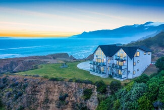 Plus de détails pour 266 Dolphin Dr, Whitethorn, CA - Services hôteliers à vendre