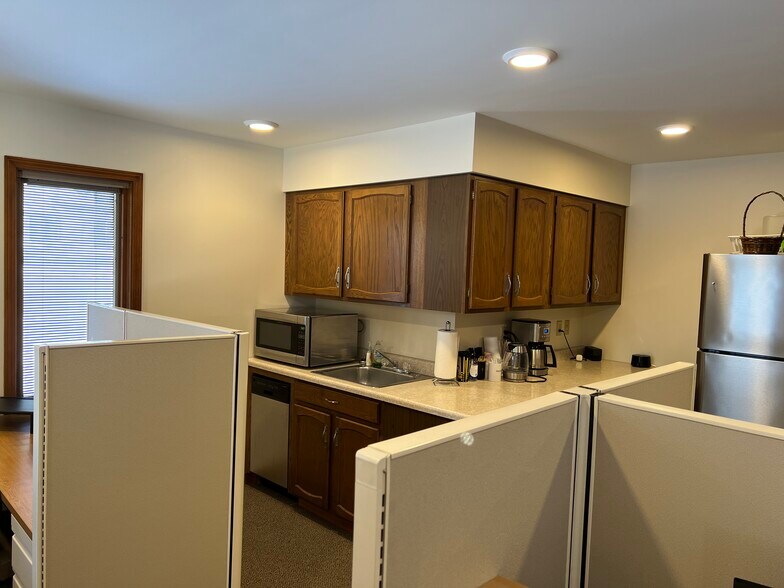 1002 N Eaton St, Albion, MI à vendre - Photo intérieure - Image 3 de 8