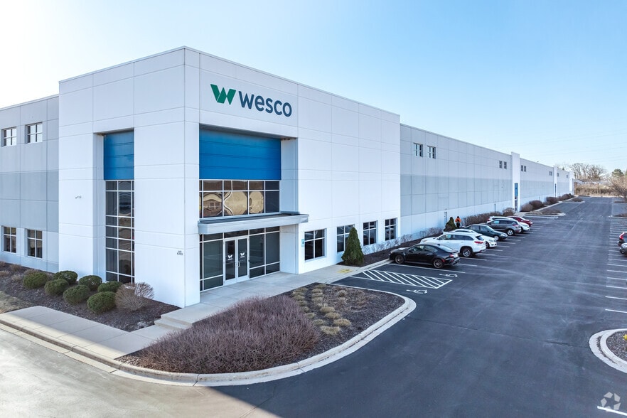 N59 W13855 Manhardt Dr, Menomonee Falls, WI for lease - Building Photo - Image 3 of 5