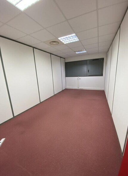 Office in Chartres for lease - Interior Photo - Image 3 of 10