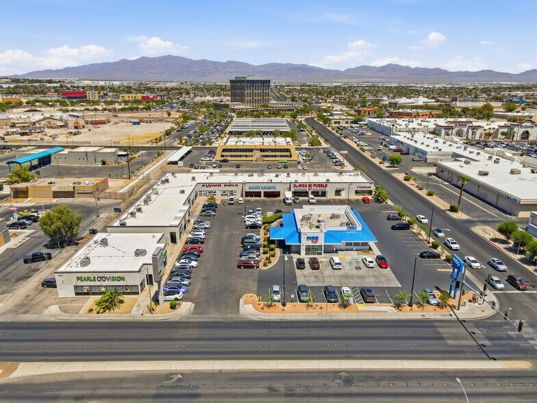 1820 E Lake Mead Blvd, North Las Vegas, NV à vendre - Photo du bâtiment - Image 2 de 26